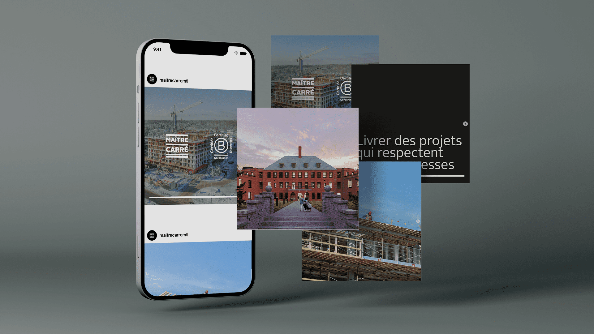 L'écran d'un smartphone affiche le flux des médias sociaux d'une entreprise de construction. Des images flottantes de chantiers, un bâtiment en briques rouges et du texte en français se superposent au téléphone sur un fond gris.