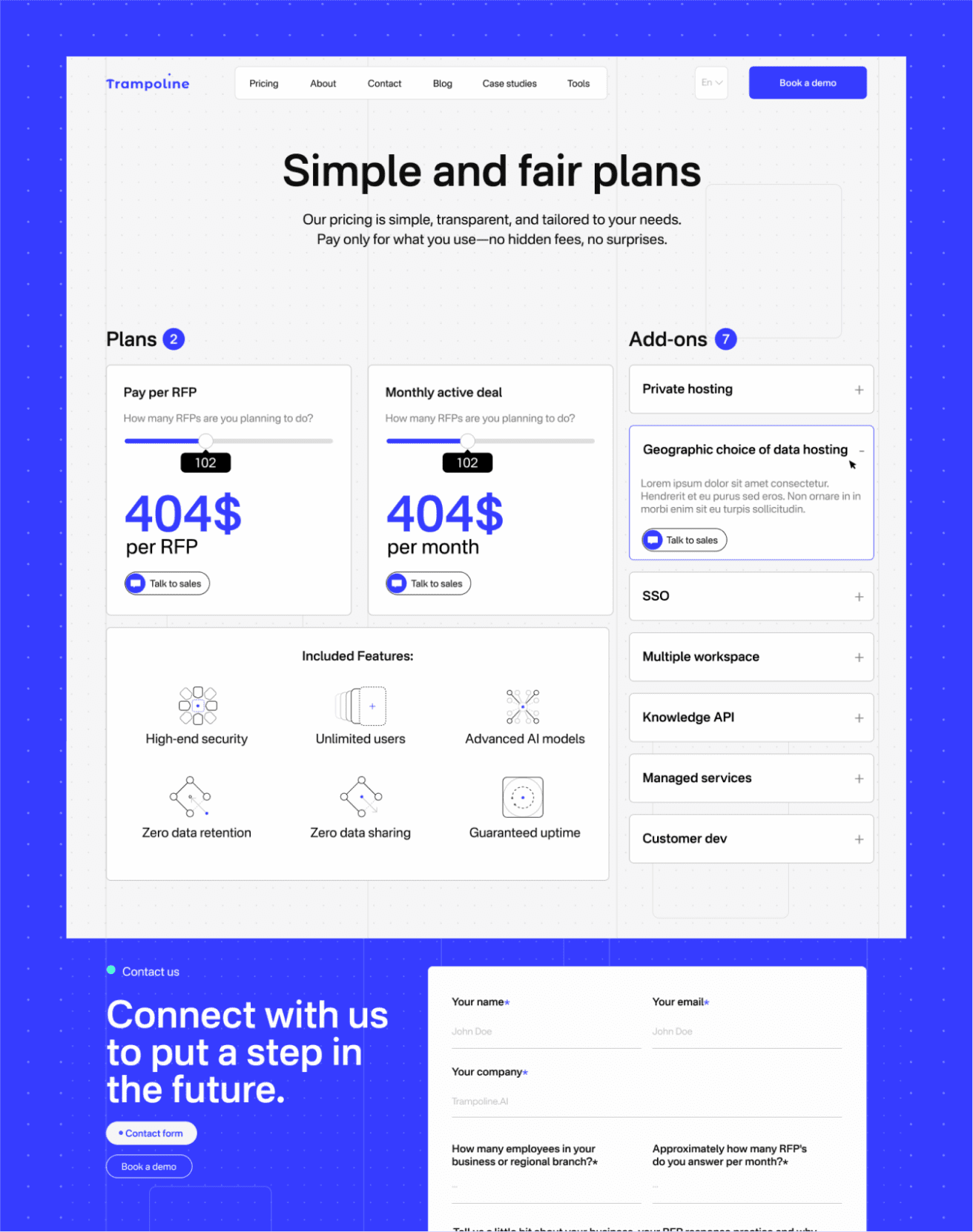 Une page de tarification SaaS moderne comporte trois sections principales : les options de plan avec les prix, une liste de modules complémentaires et une bannière de contact au bas de la page avec un appel à l'action pour se connecter. Le design utilise un schéma de couleurs bleu et blanc.